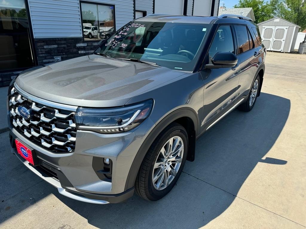 Ford Explorer photo 2