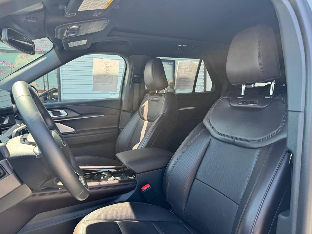 Ford Explorer photo 7