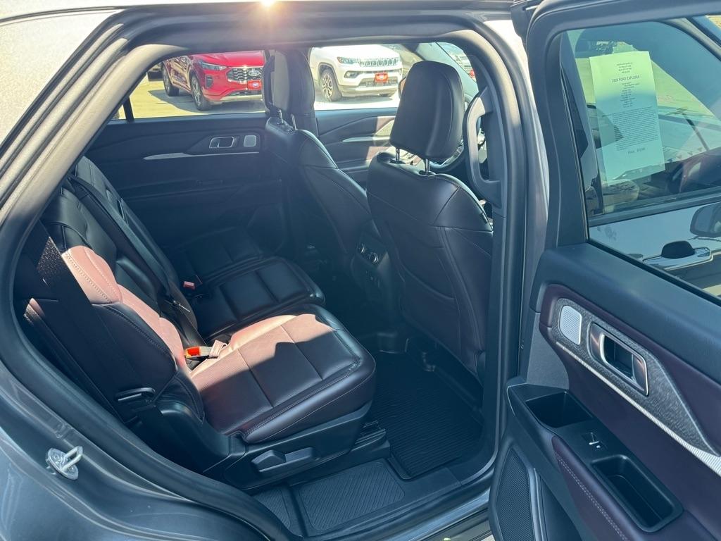 Ford Explorer photo 11