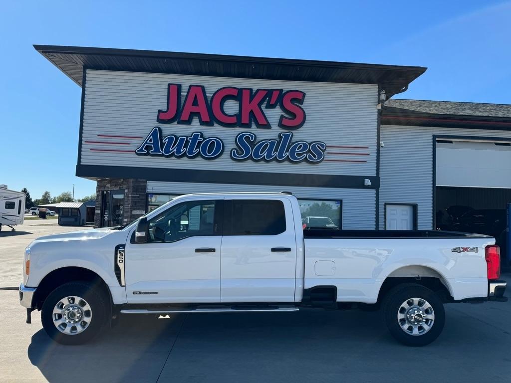 Ford F-350 SD XLT Crew Cab Long Bed 4WD 2023