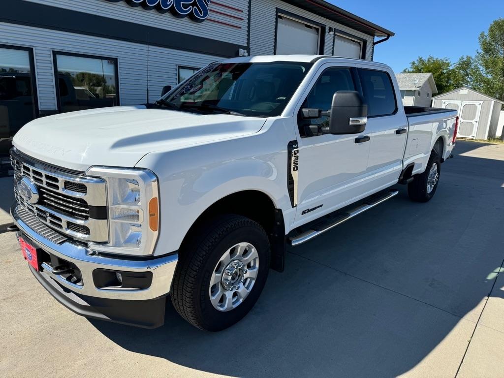 Ford F-350 SD XLT Crew Cab Long Bed 4WD 2023