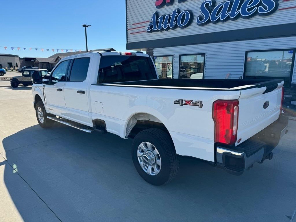Ford F-350 SD XLT Crew Cab Long Bed 4WD 2023