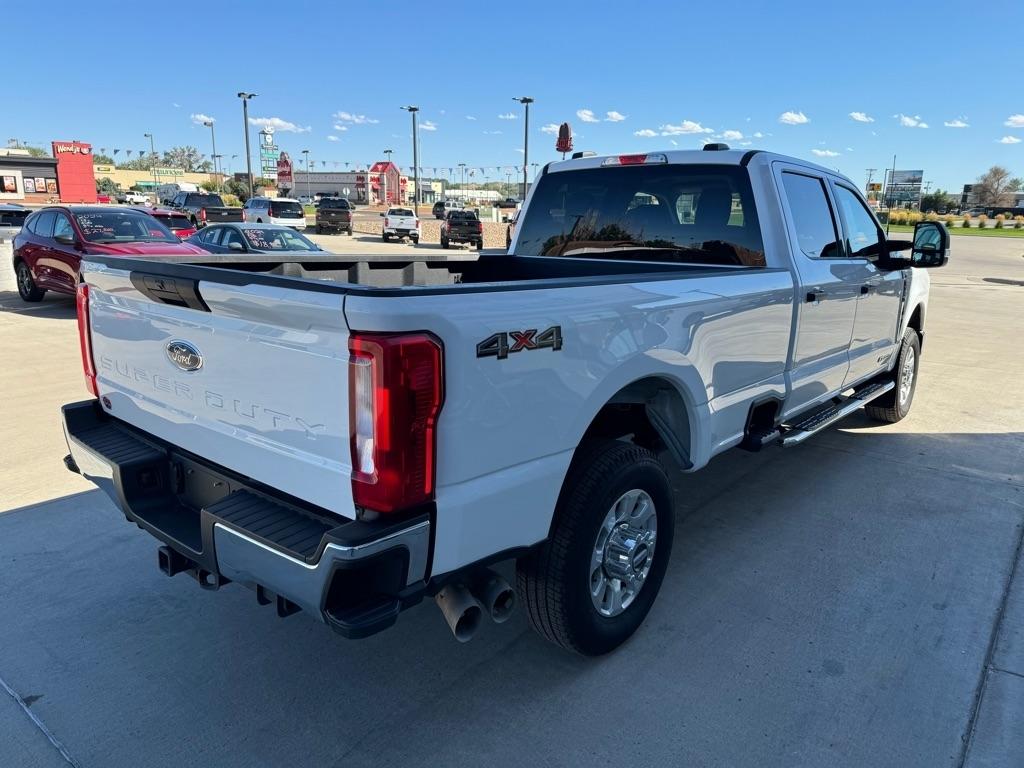Ford F-350 SD XLT Crew Cab Long Bed 4WD 2023
