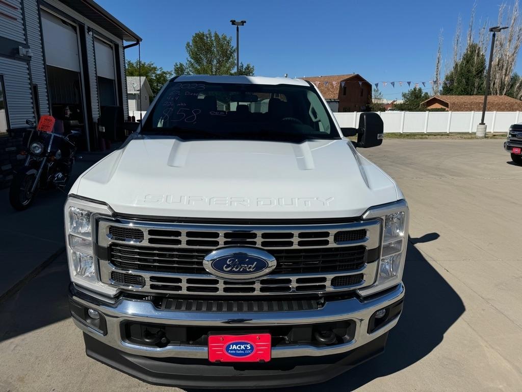 Ford F-350 SD XLT Crew Cab Long Bed 4WD 2023
