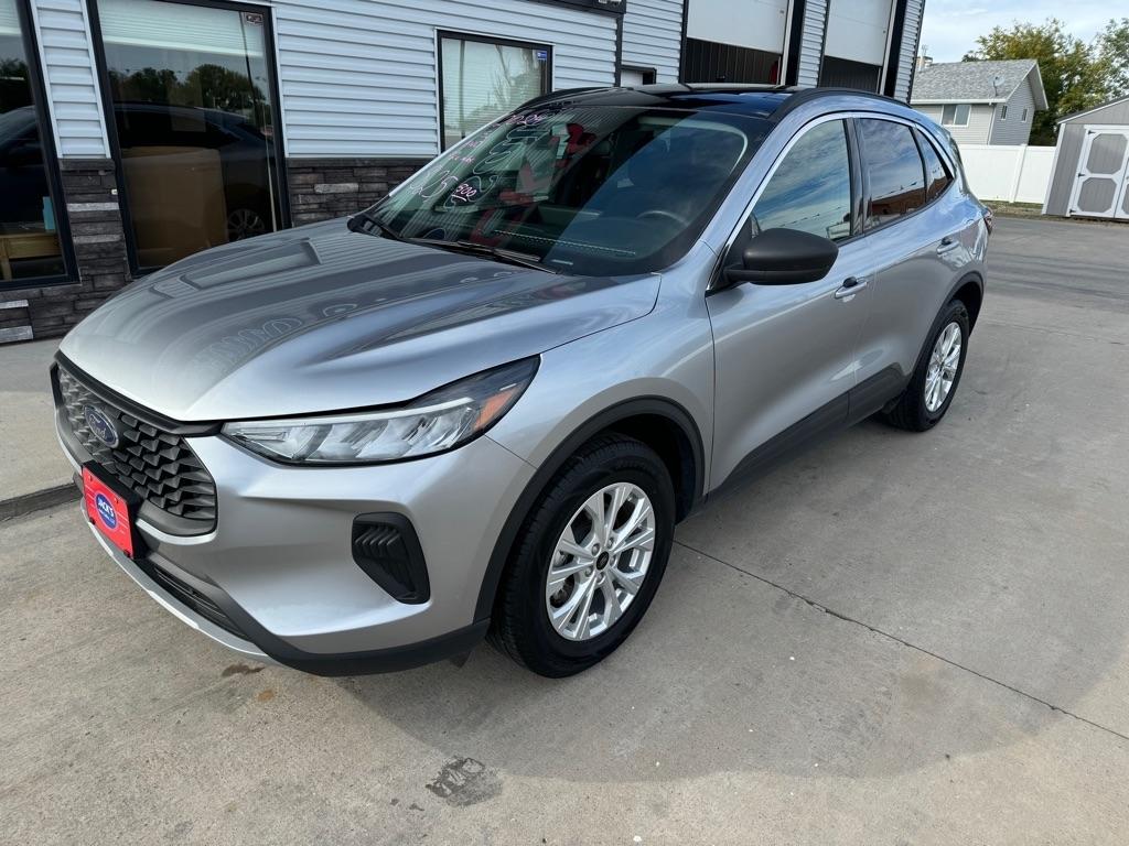 Ford Escape photo 2