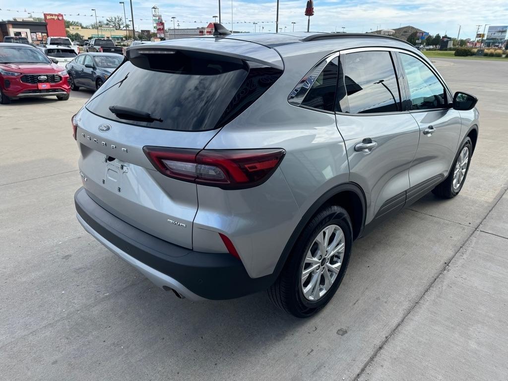 Ford Escape photo 4