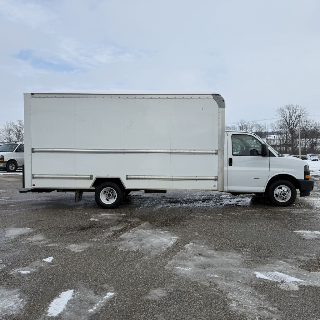 GMC Savana G3500 177 in. 2021