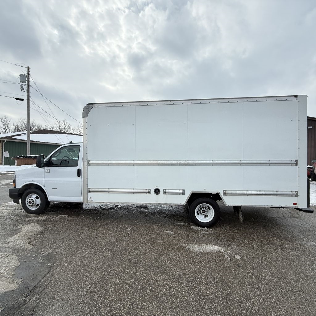 GMC Savana G3500 177 in. 2021