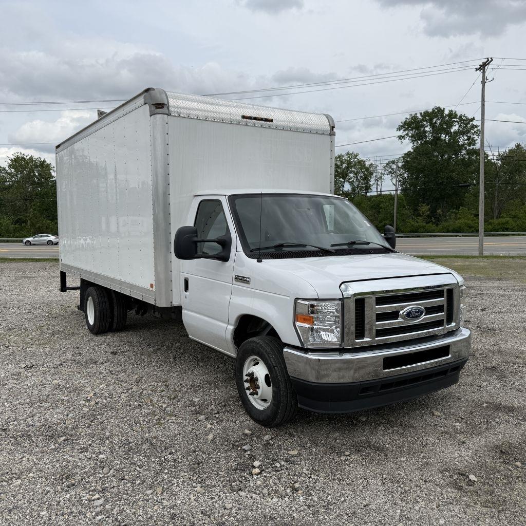 Ford Econoline E-350 Super Duty 2022