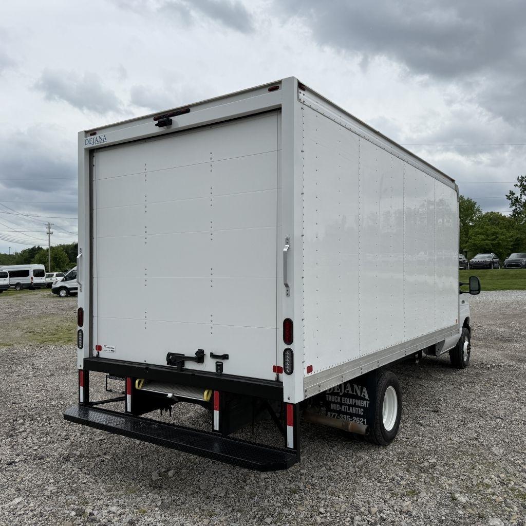 Ford Econoline E-350 Super Duty 2022