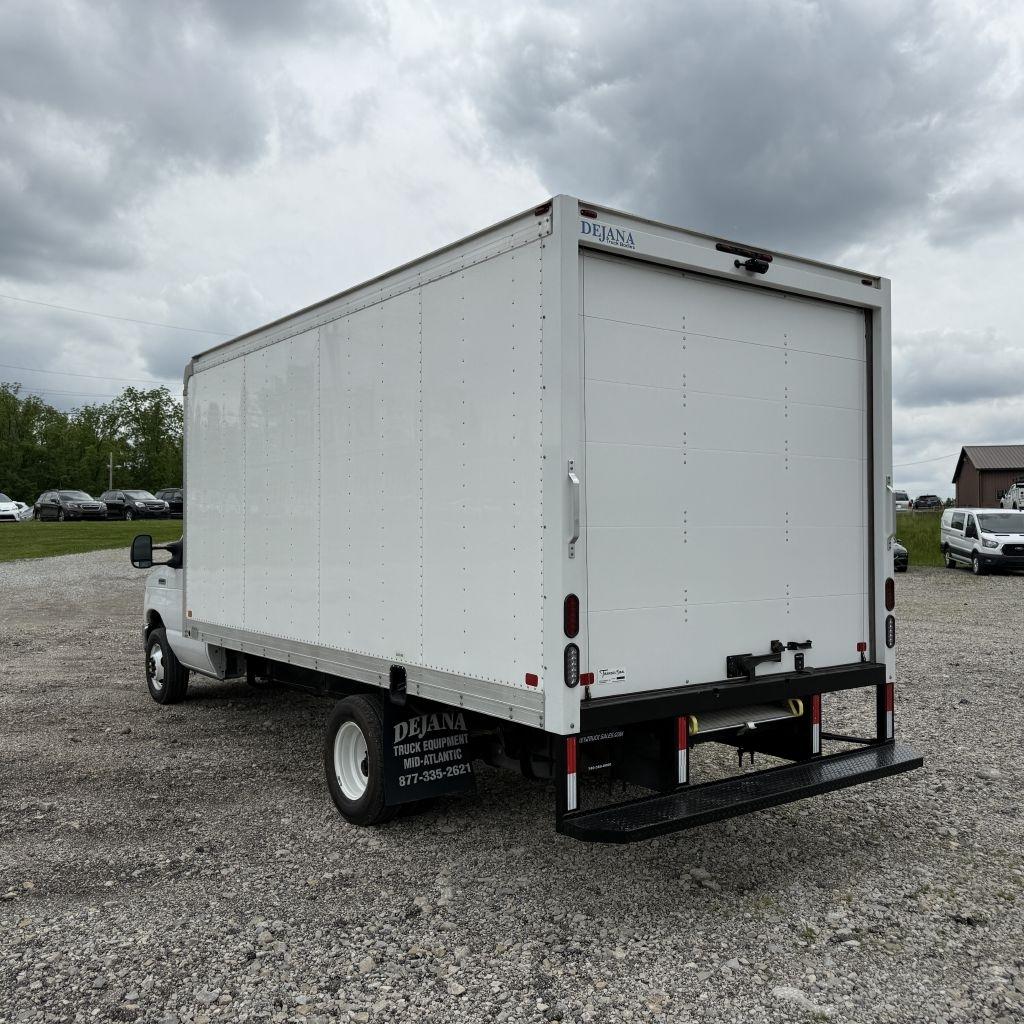 Ford Econoline E-350 Super Duty 2022