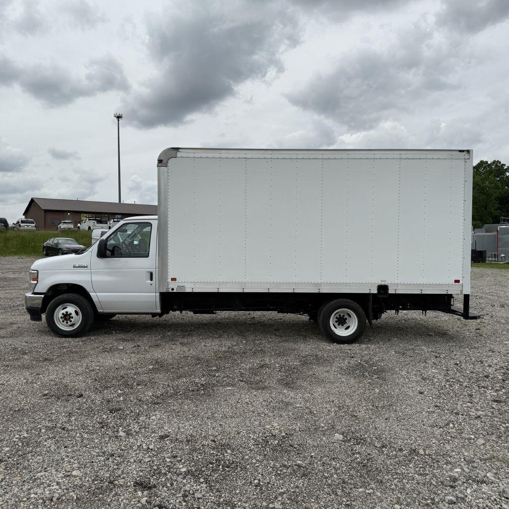 Ford Econoline E-350 Super Duty 2022