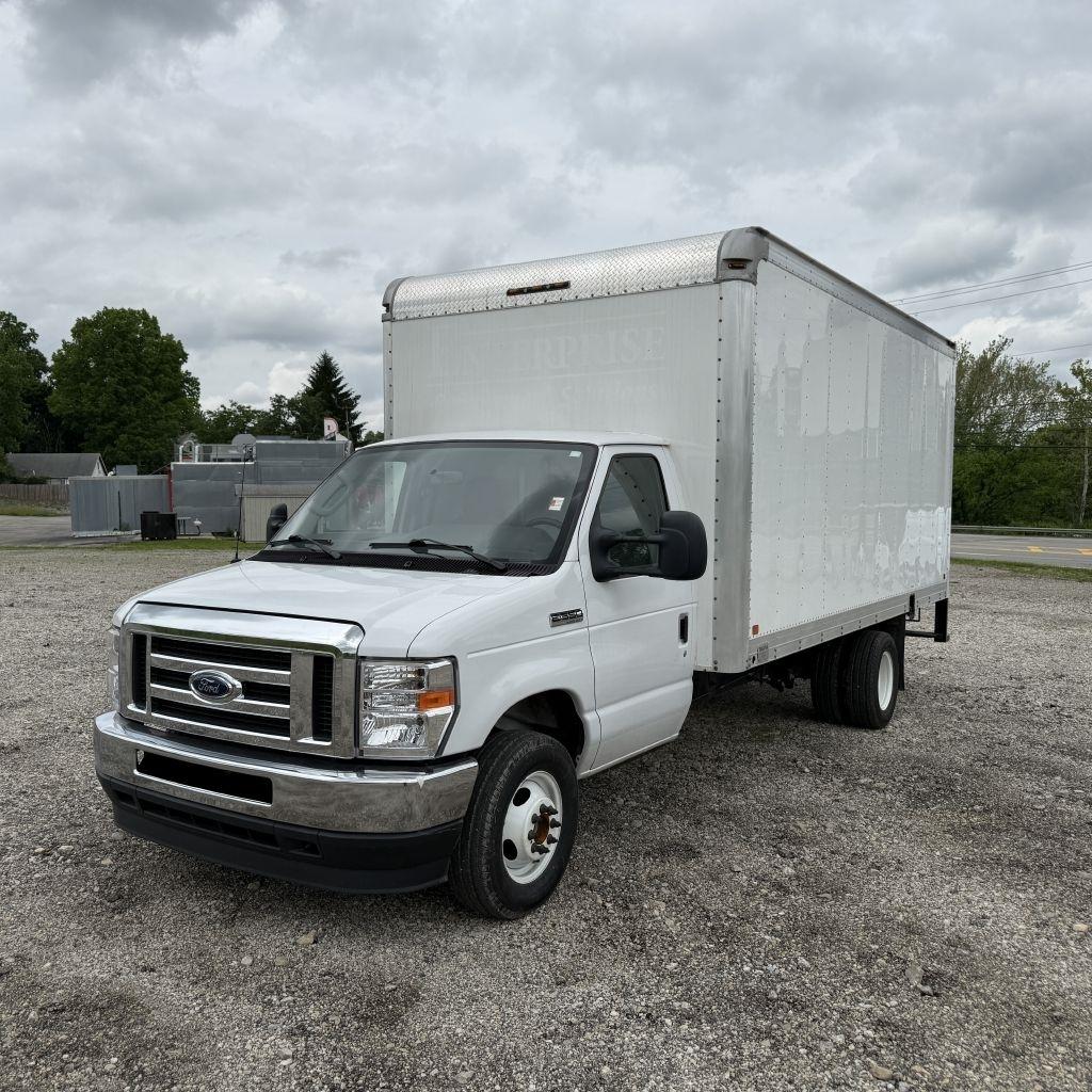 Ford Econoline E-350 Super Duty 2022