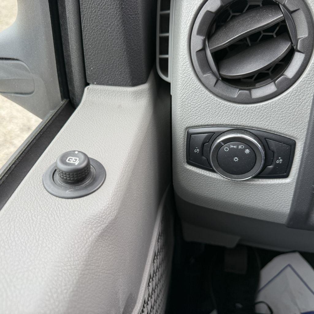 Ford Econoline E-350 Super Duty 2022