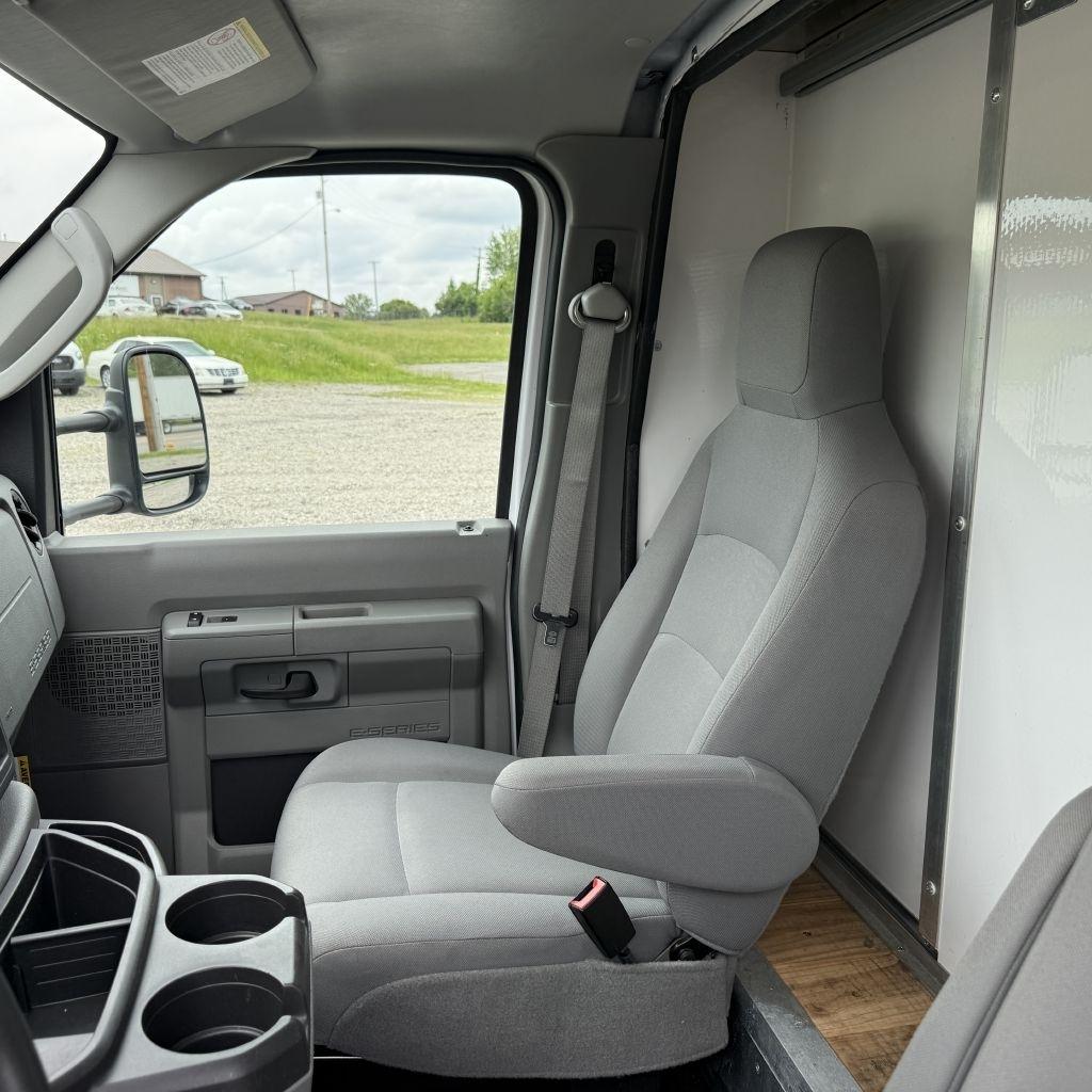 Ford Econoline E-350 Super Duty 2022