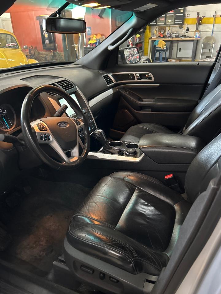 Ford Explorer XLT 4WD 2011