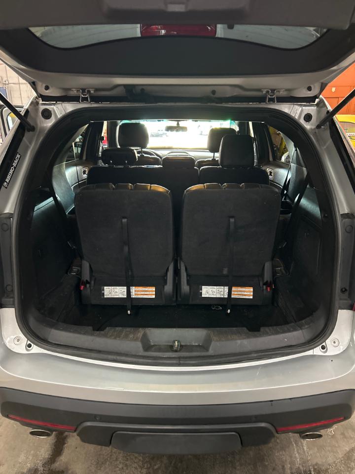 Ford Explorer XLT 4WD 2011