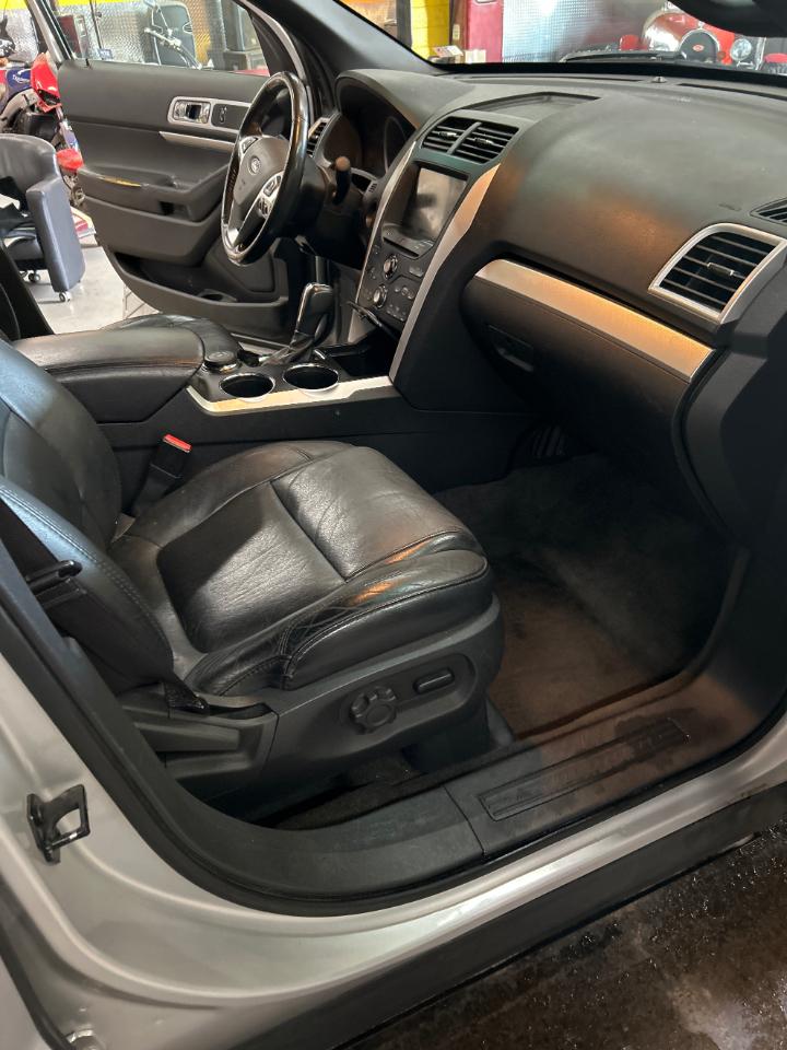 Ford Explorer XLT 4WD 2011