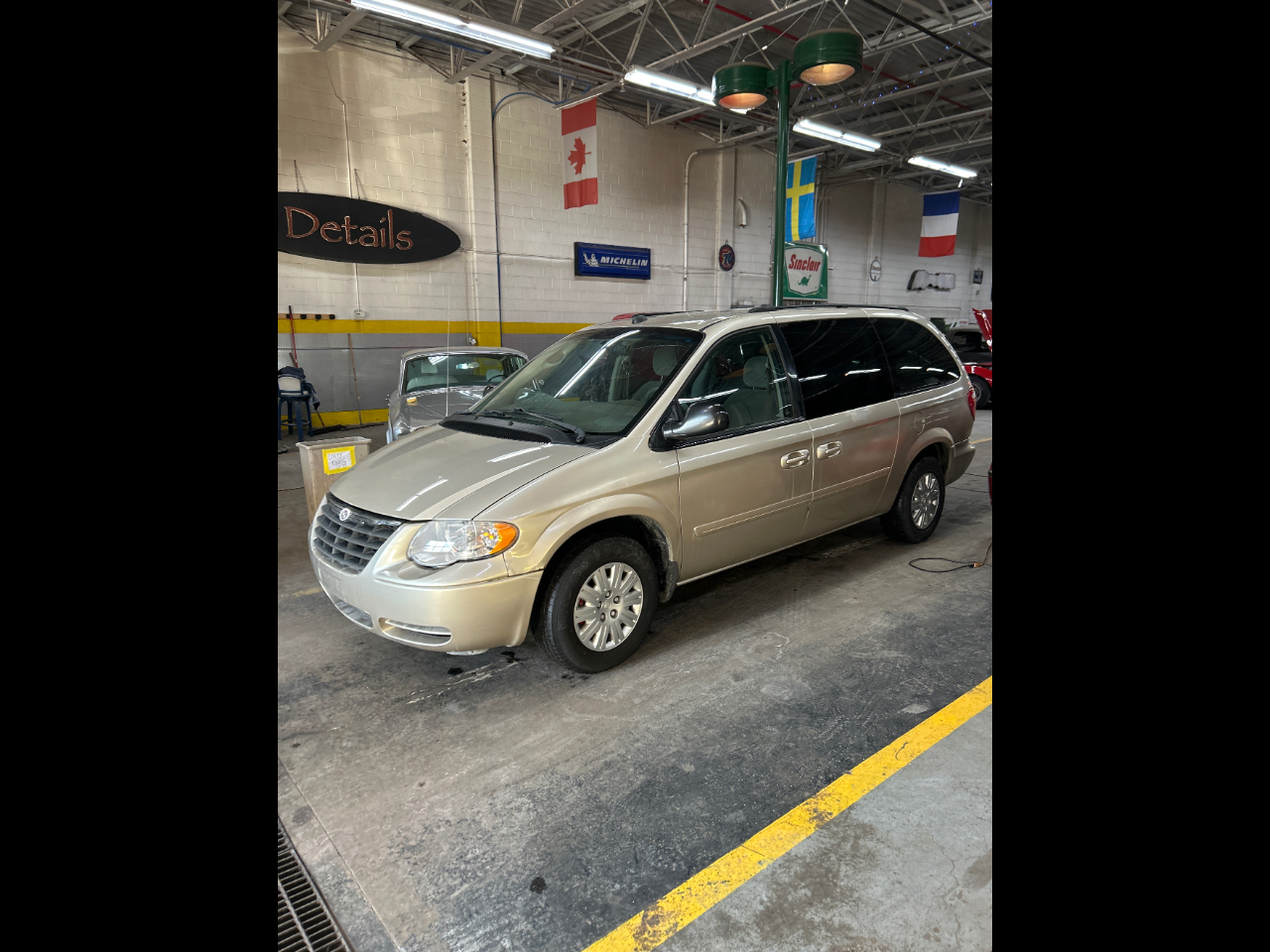 2005 Chrysler Town & Country LX