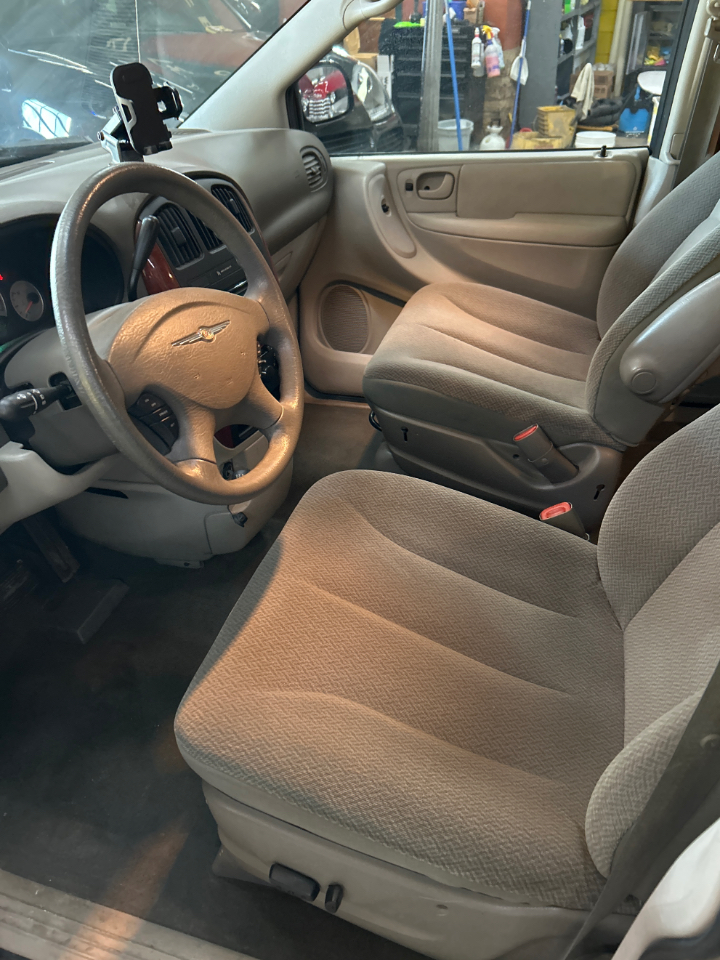 Chrysler Town & Country LX 2005