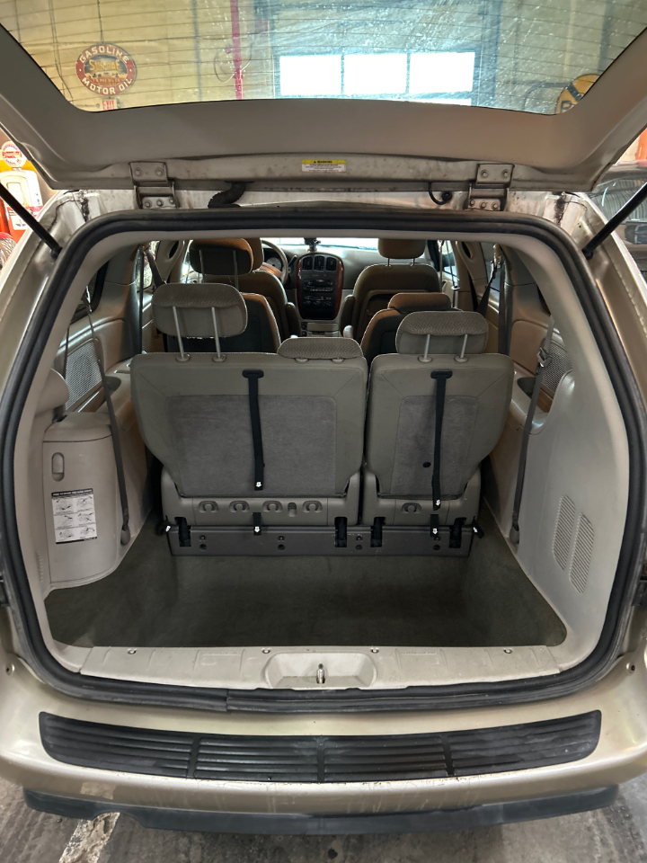 Chrysler Town & Country LX 2005