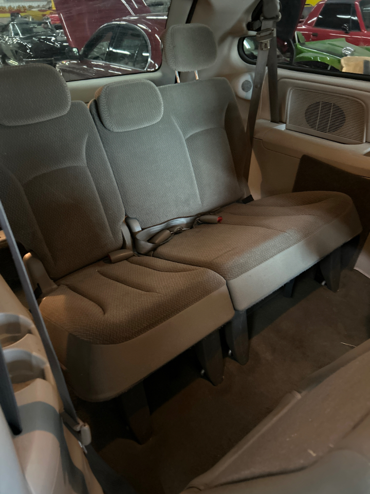 Chrysler Town & Country LX 2005