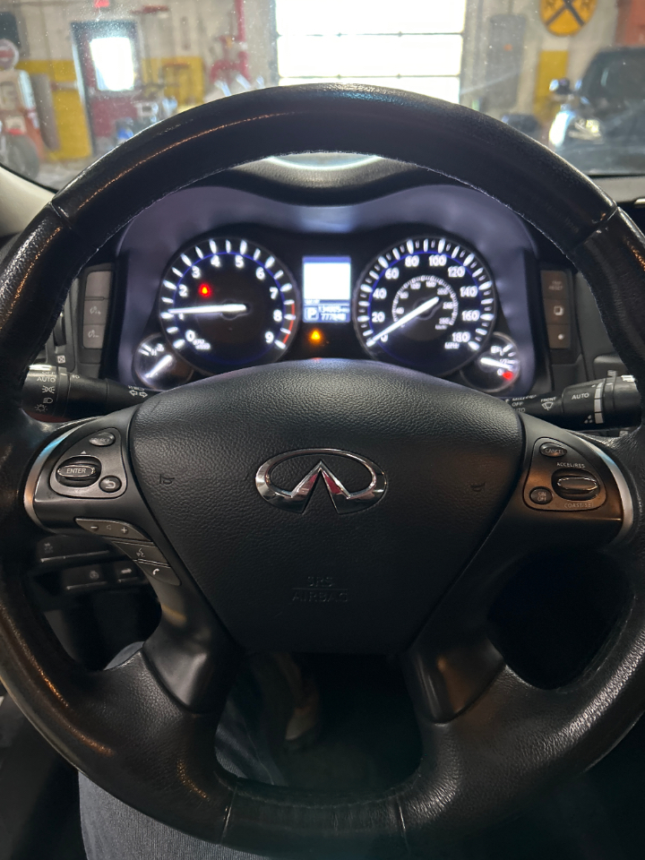Infiniti Q70 3.7 AWD 2015