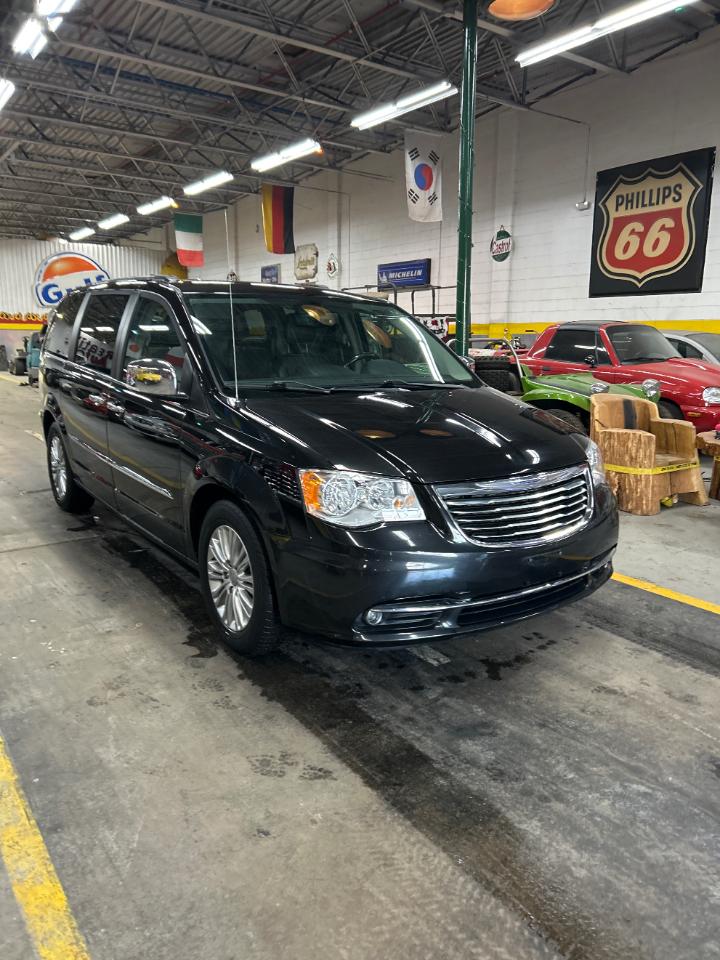 Chrysler Town & Country Touring-L 2016