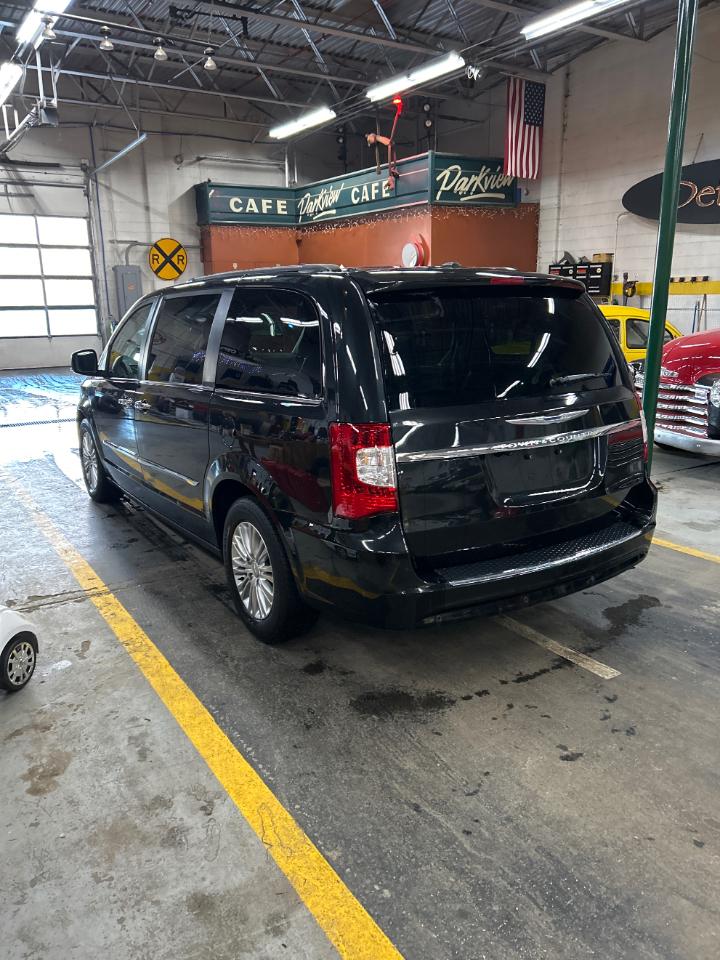 Chrysler Town & Country Touring-L 2016