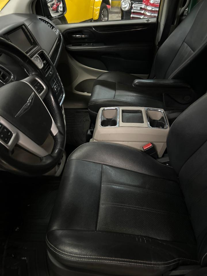 Chrysler Town & Country Touring-L 2016