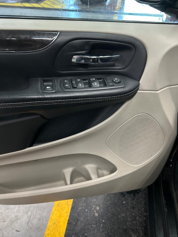 Chrysler Town & Country Touring-L 2016