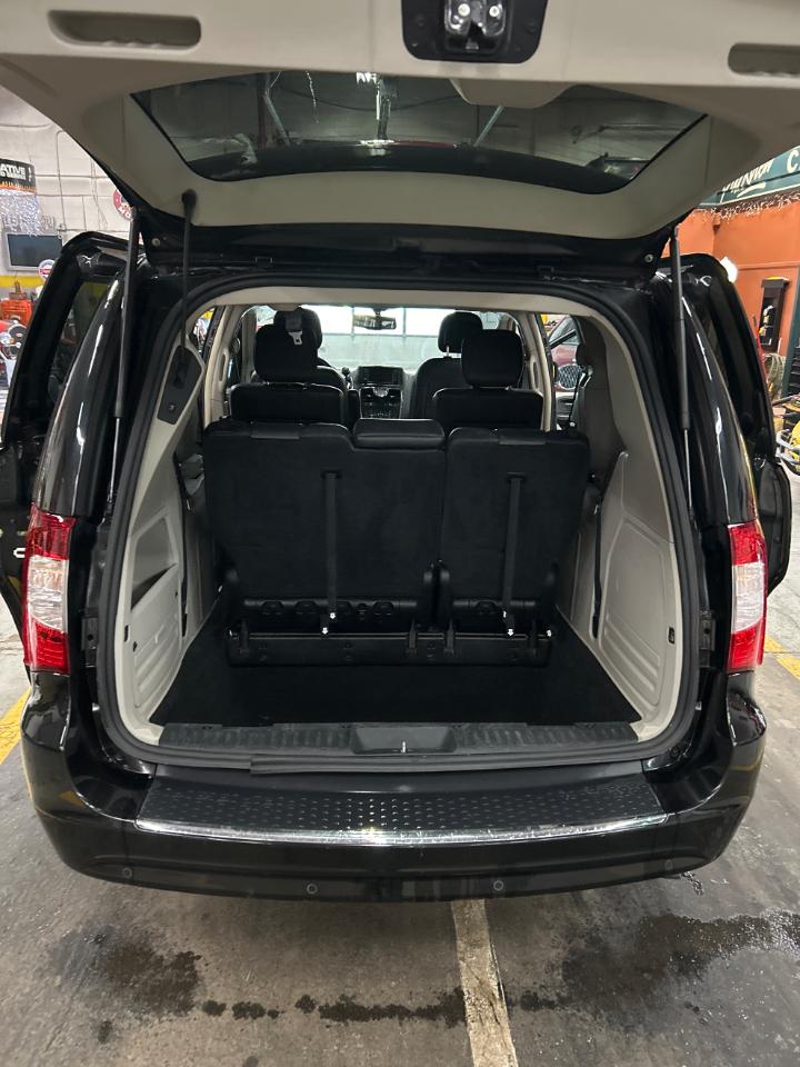 Chrysler Town & Country Touring-L 2016