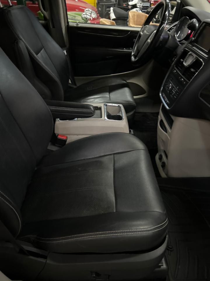 Chrysler Town & Country Touring-L 2016