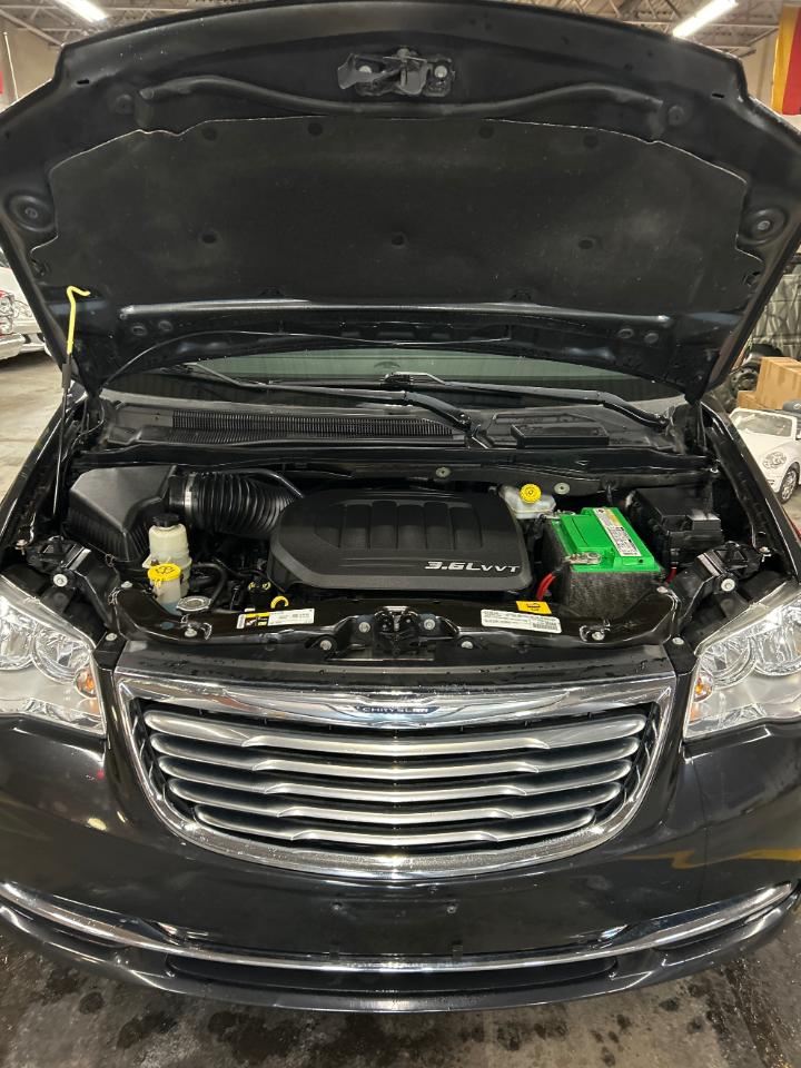 Chrysler Town & Country Touring-L 2016