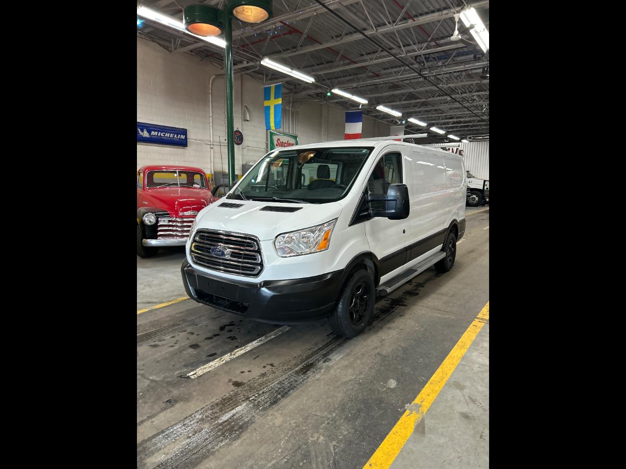 Ford Transit 250 Van Low Roof w/Sliding Pass. 130-in. WB 2019