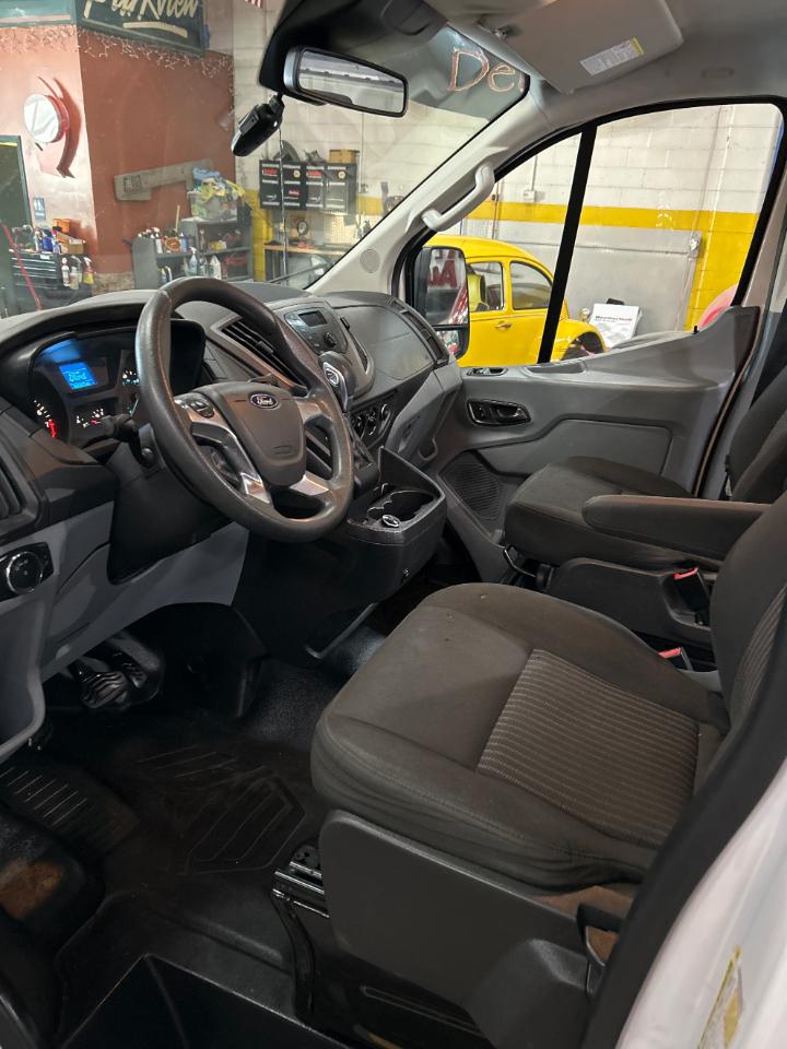 Ford Transit 250 Van Low Roof w/Sliding Pass. 130-in. WB 2019