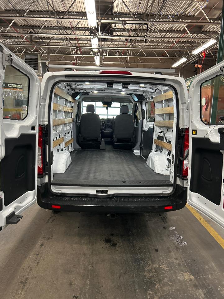 Ford Transit 250 Van Low Roof w/Sliding Pass. 130-in. WB 2019