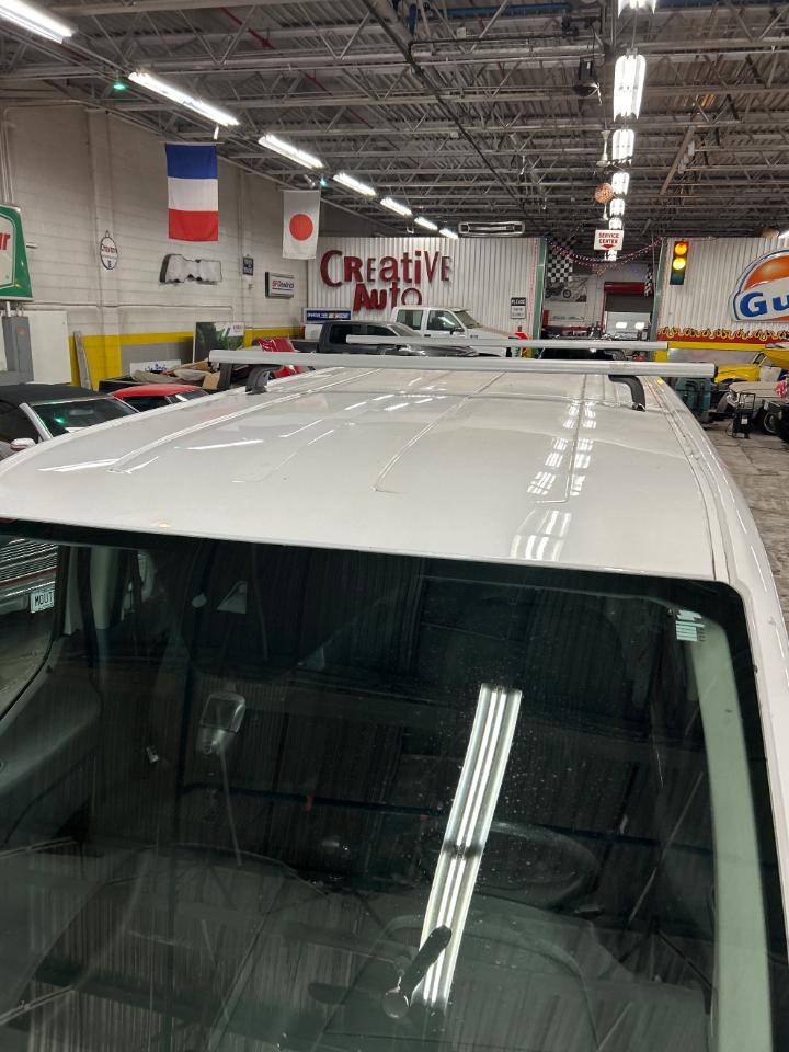 Ford Transit 250 Van Low Roof w/Sliding Pass. 130-in. WB 2019