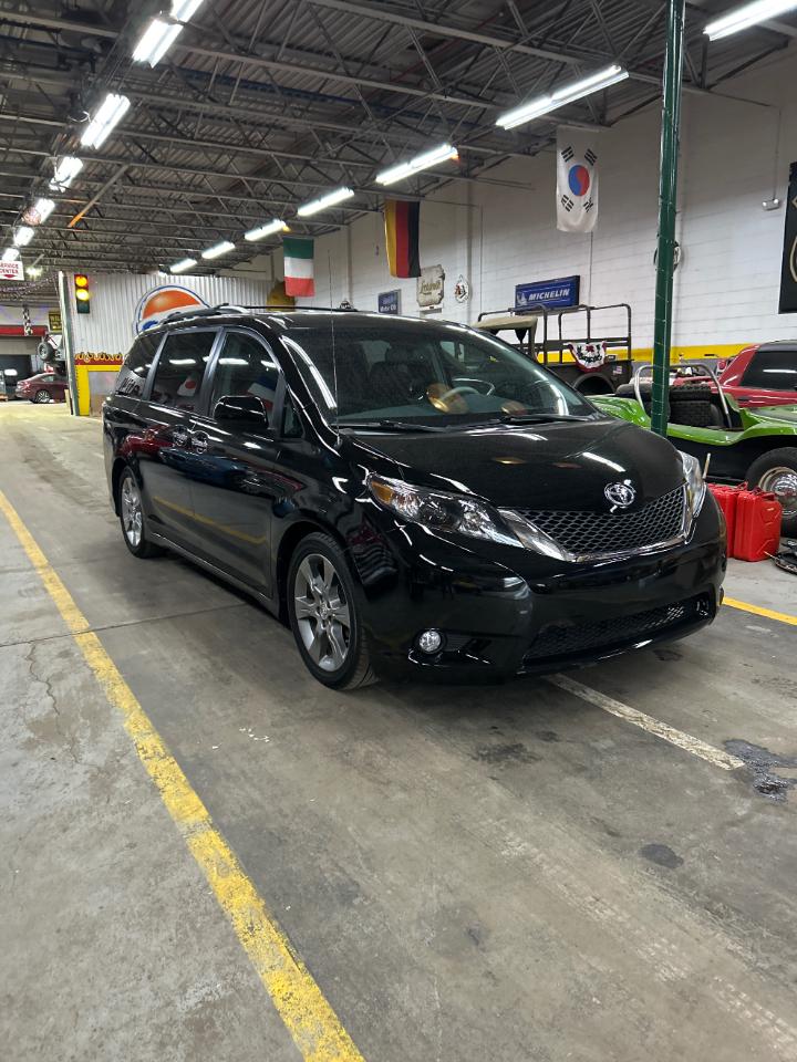 Toyota Sienna 5dr 8-Pass Van V6 SE FWD (Natl) 2013