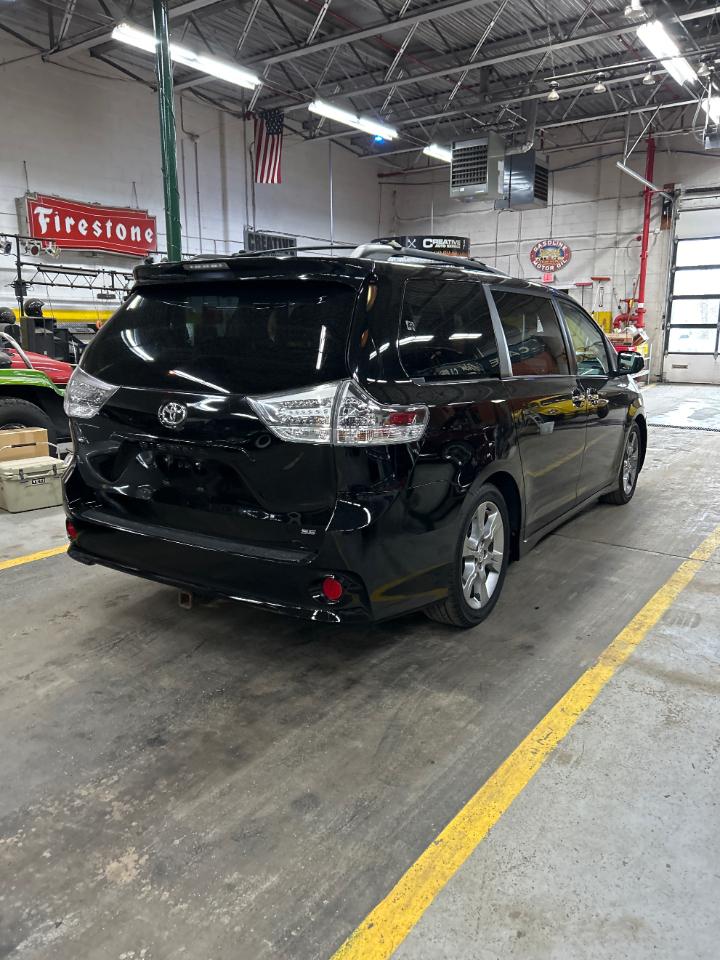 Toyota Sienna 5dr 8-Pass Van V6 SE FWD (Natl) 2013