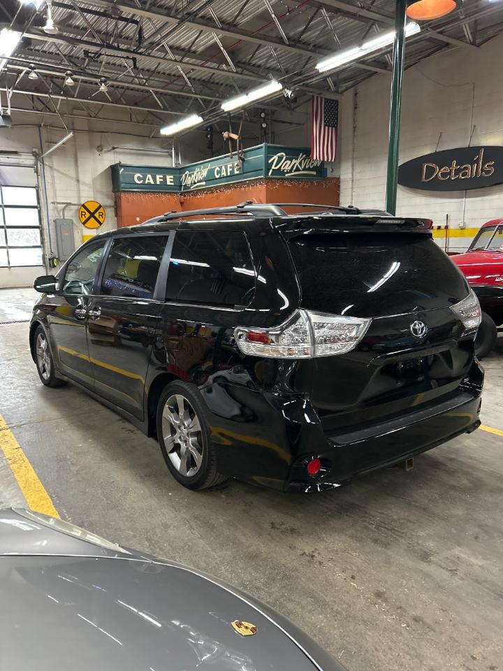 Toyota Sienna 5dr 8-Pass Van V6 SE FWD (Natl) 2013