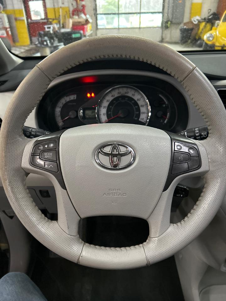 Toyota Sienna 5dr 8-Pass Van V6 SE FWD (Natl) 2013