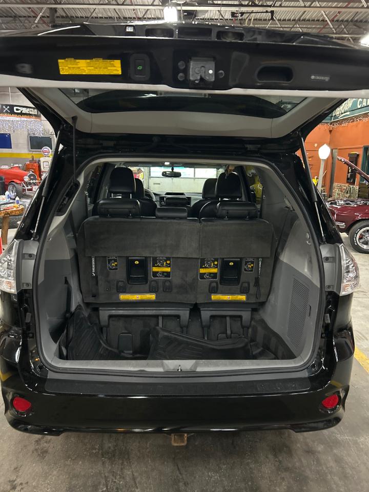 Toyota Sienna 5dr 8-Pass Van V6 SE FWD (Natl) 2013