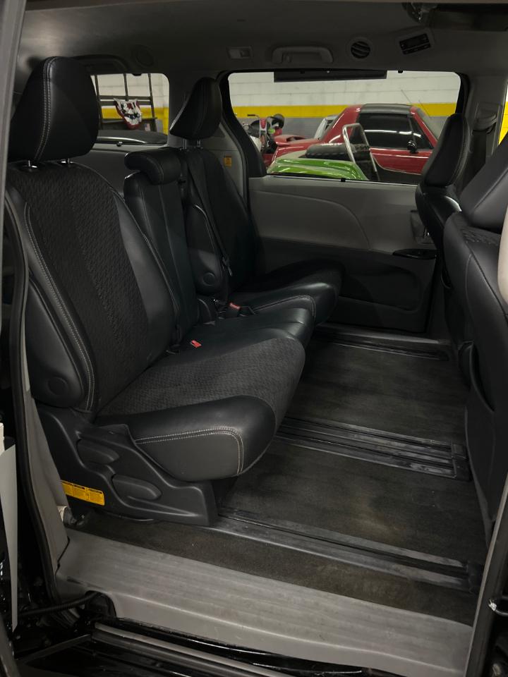 Toyota Sienna 5dr 8-Pass Van V6 SE FWD (Natl) 2013