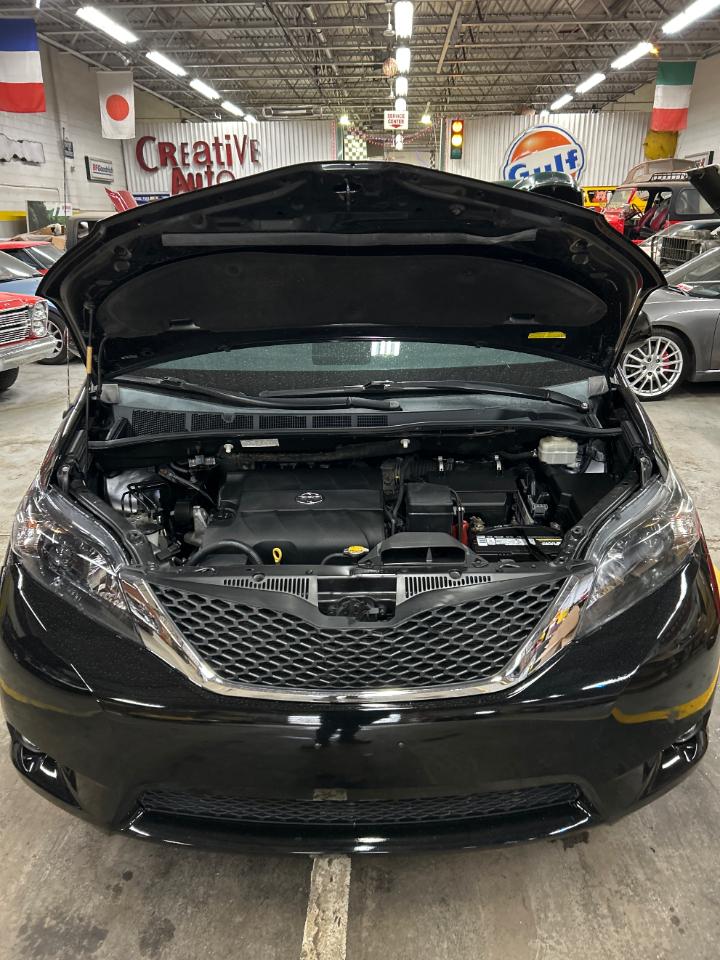 Toyota Sienna 5dr 8-Pass Van V6 SE FWD (Natl) 2013