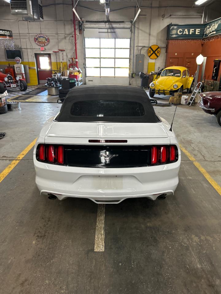 Ford Mustang V6 Convertible 2015