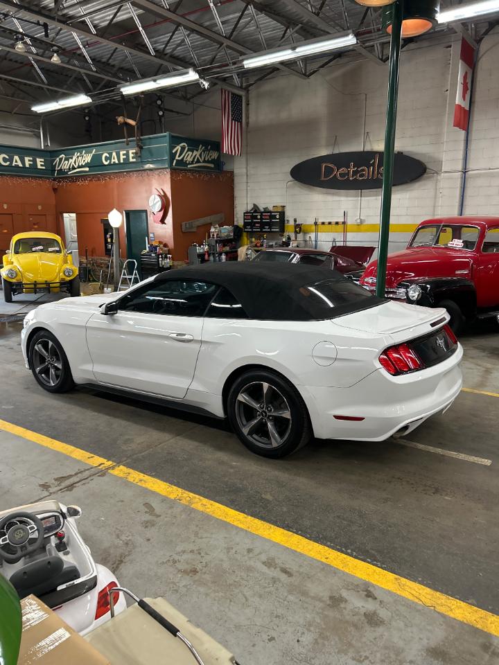 Ford Mustang V6 Convertible 2015