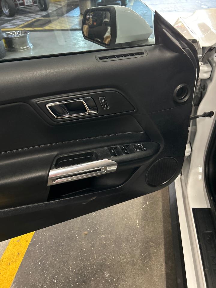 Ford Mustang V6 Convertible 2015