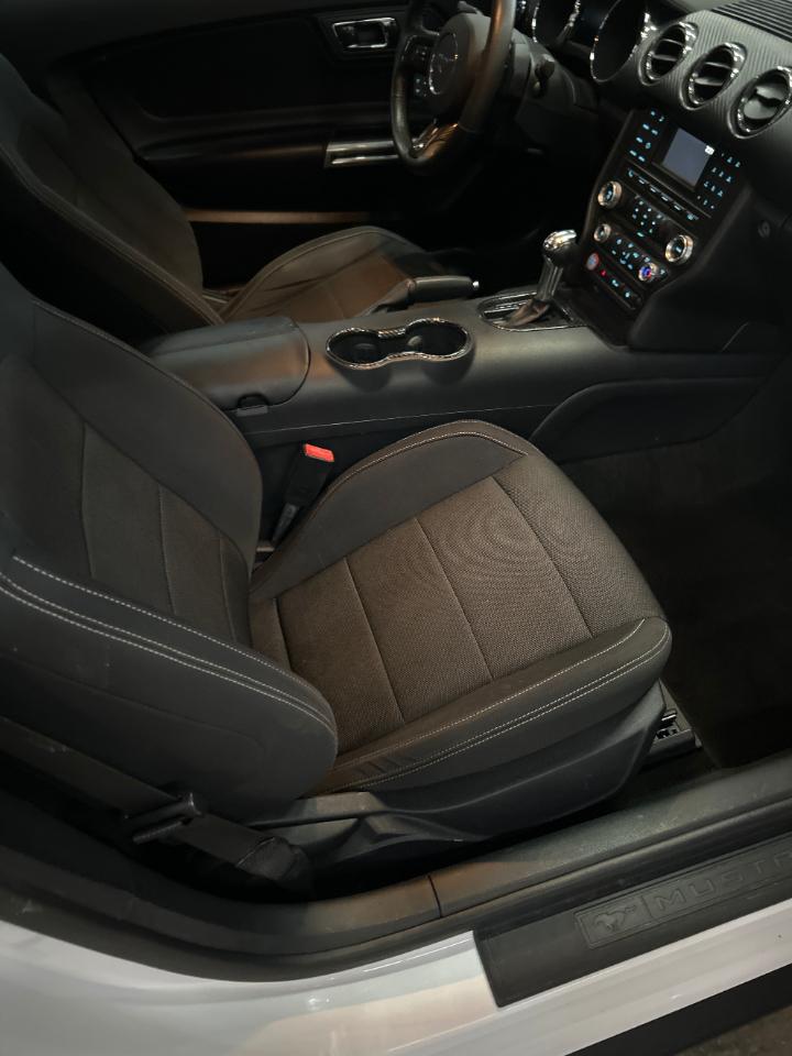 Ford Mustang V6 Convertible 2015