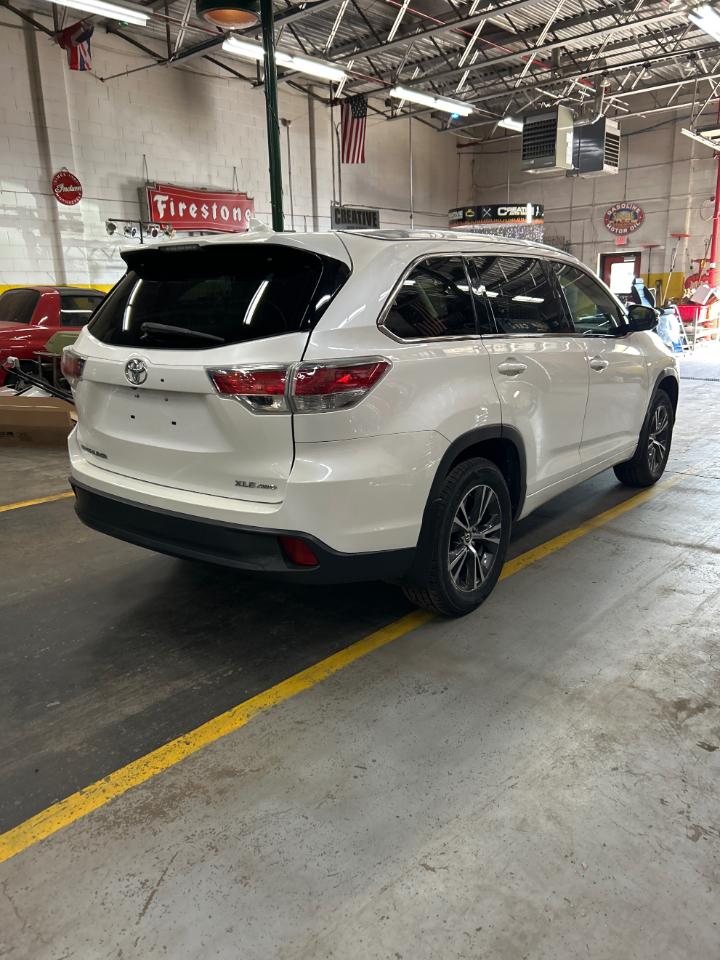Toyota Highlander XLE AWD V6 2016